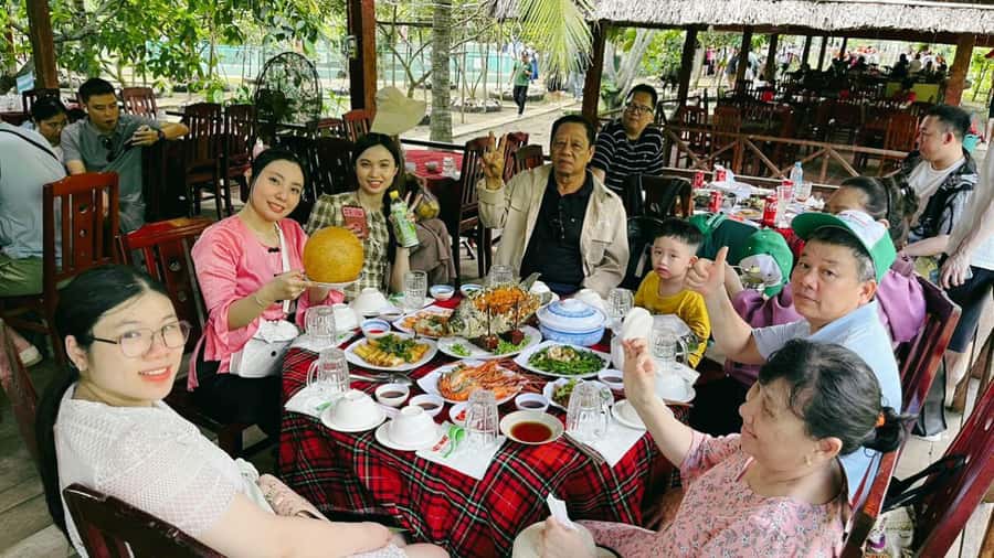 1 Day Mekong Tour: Cai Rang Floating Market & MyTho-Ben Tre - Bee farm honey tea with kumquat: a break from salt-and-sugar