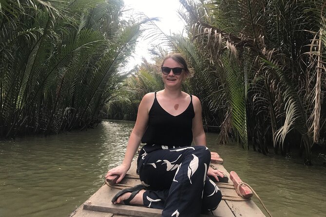 2-Day Mekong Delta Tour with Homestay - Vinh Trang pagoda and the Mekong Delta by boat and sampan