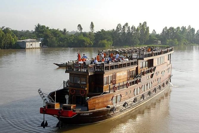 3 Days Mekong Delta Luxury Group Tour from Ho Chi Minh City - Fish farms in floating cages: the Delta economy you can taste