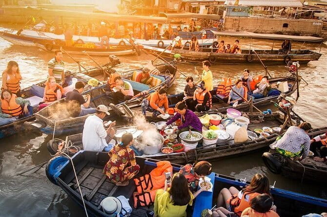 3 Days Mekong Delta Luxury Group Tour from Ho Chi Minh City - Vinh Trang Pagoda in My Tho: a calm reset before river scenes