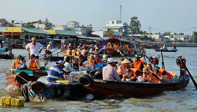 4 Day's Mekong Delta With Tra Su Forest Exit Phnom Penh - Day 3: Chau Doc Floating Fish Farms, Cham Village Culture, and Ba Chua Xu