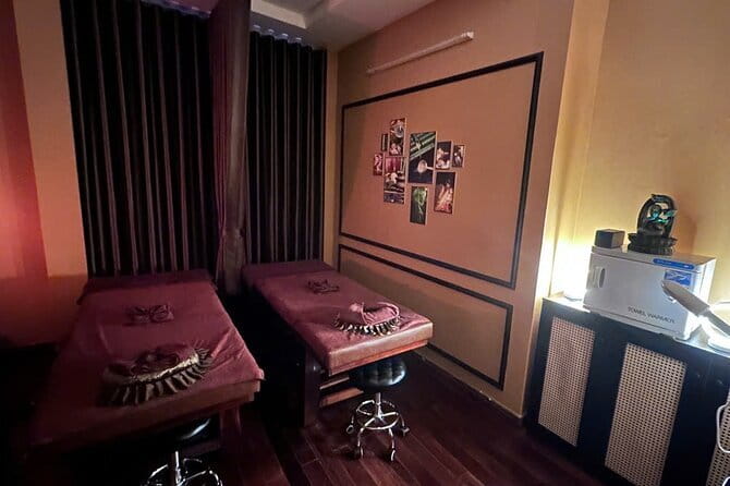 60 minutes Body Massage with Ginger Oil - Warm Ginger Oil in the Middle of Saigon
