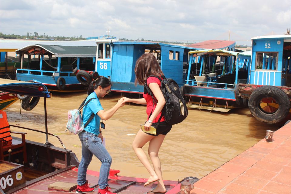 A Day Tour to Cu Chi Tunnels and Mekong Delta - Mekong Lunch by the Riverside: Giant Gourami and Sticky Rice Crunch