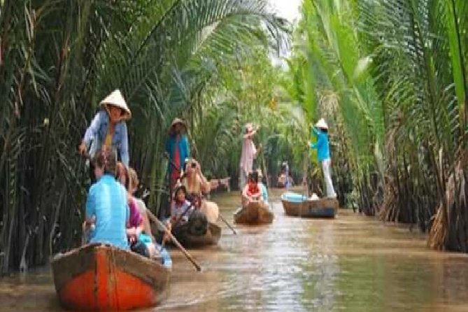 Authetic Mekong Delta Private Tour From Ho Chi Minh City - Traditional lunch at Sông Nước Miền Tây: fueling the boat hours