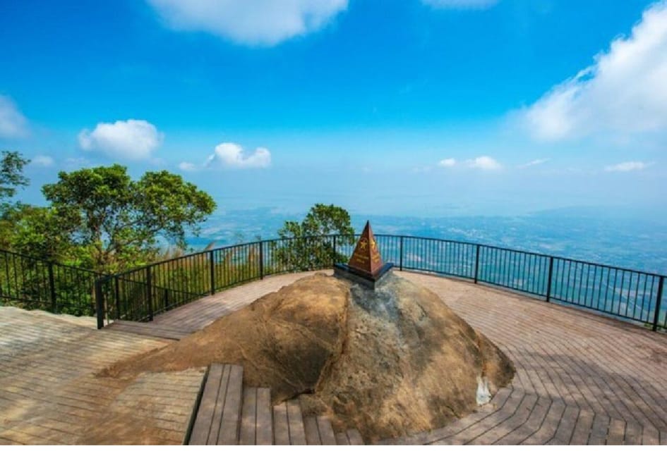 Black Virgin Moutain, Cu chi tunnels & Cao dai temple 1 day - Black Virgin Mountain Legends Plus an Optional Higher Temple Walk