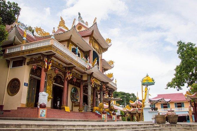 Cao Dai Temple And Black Lady Mountain Day Tour - Guides and Group Size: A Small Group Makes a Difference