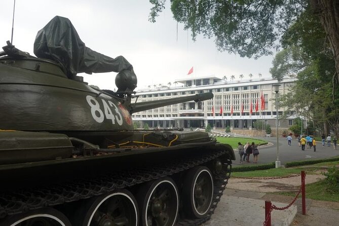 City explore combined with Food taste, Private tour on motorbike - Ba Thien Hau Temple and the Ho Chi Minh photo break