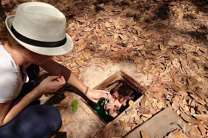 Cu Chi tunnels w 20 years of insider - Cu Chi Tunnels: 200 kilometers of practical survival