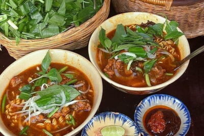 Discover Ho Chi Minh City’s Street Food & Hidden Life by Bicycle - Landmark time, without the museum-straightjacket