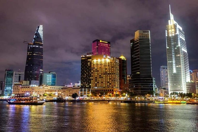 Experience Dinner On Luxury Cruise Along Saigon River - Dinner Setup: Buffet vs Set Menu and What You’ll Get