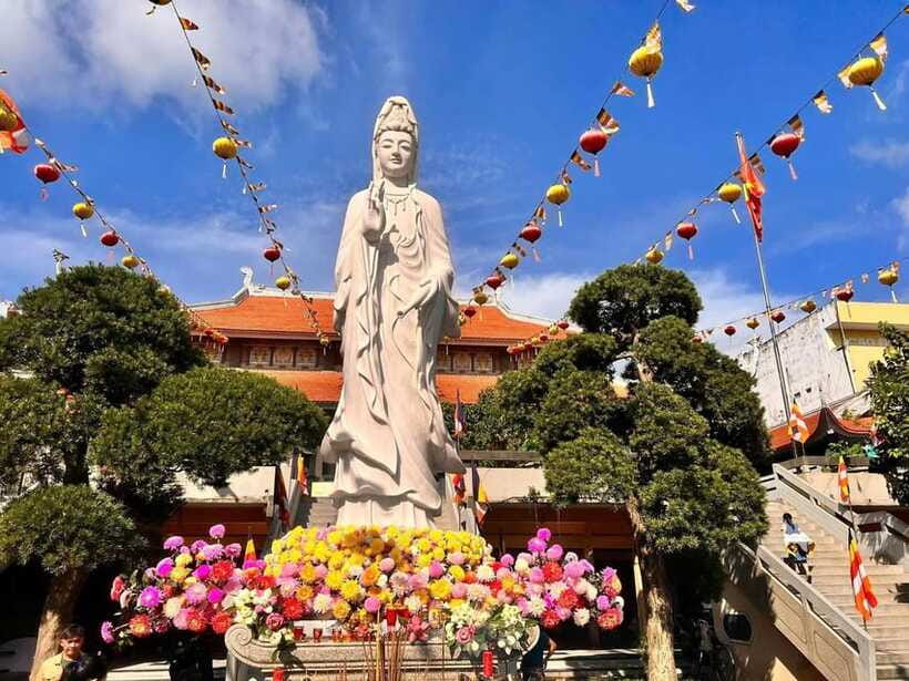 Free E-Sim Ho Chi Minh City: Pagodas and Coffee Corners Tour - Oasis Coffee and the Koi Fish Pond: Peaceful, Slightly Hypnotic