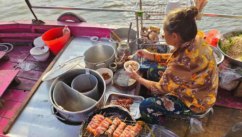 From Ho Chi Minh: 3-Day Mekong Tra Su Forest exit Phnom Penh - Day 1 from Ho Chi Minh City to My Tho and Ben Tre: boats, candy, and Vinh Trang Pagoda