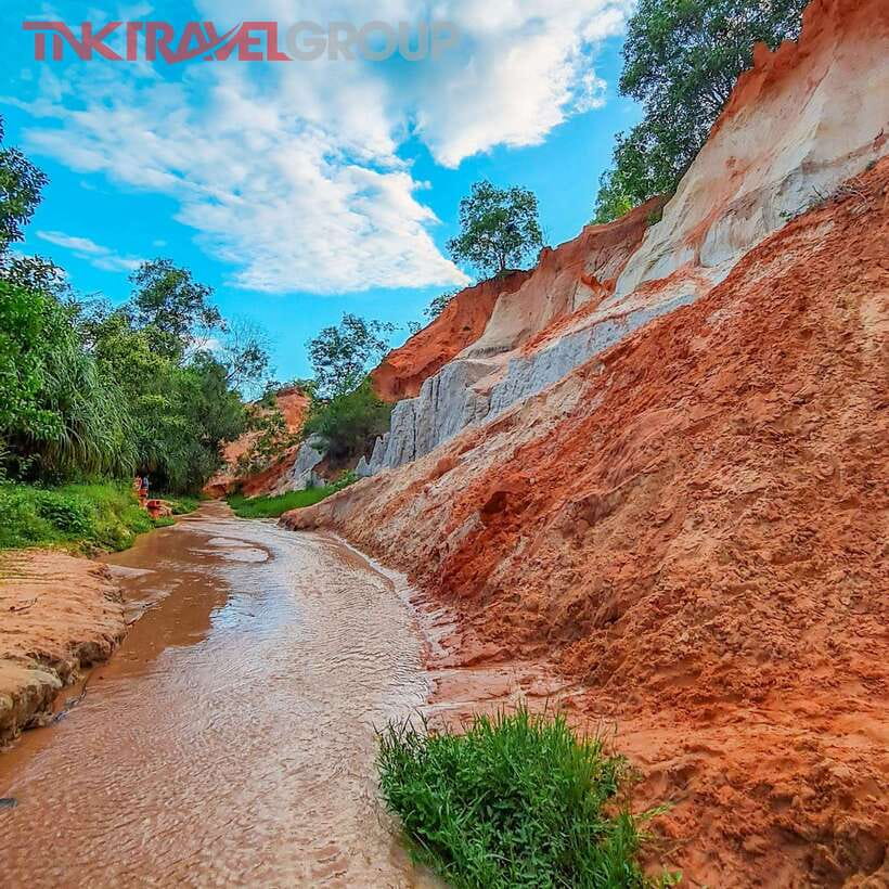 From Ho Chi Minh: Mui Ne Sand Dunes and Beach Day Tour - Lunch in Mui Né: Included Food That Keeps You Energized