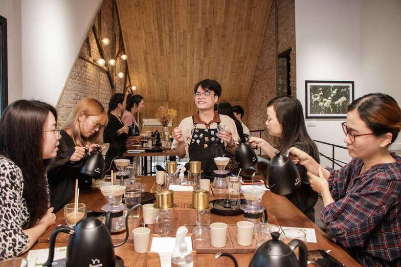 Hands-on Discovery of Vietnamese Coffee & Culture - Filter coffee pairing: Lacàph Filter Blend with bánh đậu xanh
