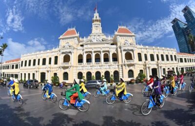 HCMC: Private or Group Sai Gon City Tour with Pickup - First Stop: Saigon Central Post Office and Notre-Dame Basilica