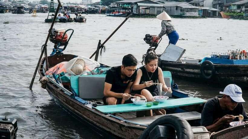 Ho Chi Minh City: Cai Rang Floating Market in Can Tho Tour - Beyond the market: crossings, workshops, and pineapple on the move