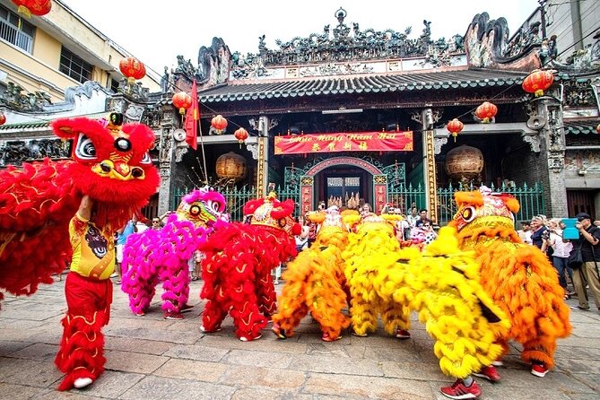 Ho Chi Minh City: Chinatown Hidden Treasures – Free Walking Tour - Meeting at Saigon Skydeck and pacing through Chợ Lớn