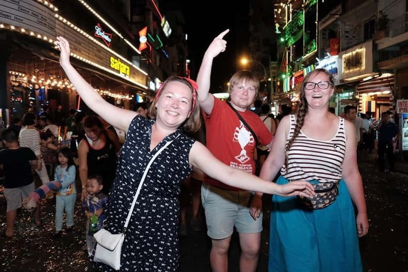 Ho Chi Minh City Craft Beer Tour: Saigon Snacks & Night Ride - Stop 1: starting with bia hơi and the street-drinking mindset