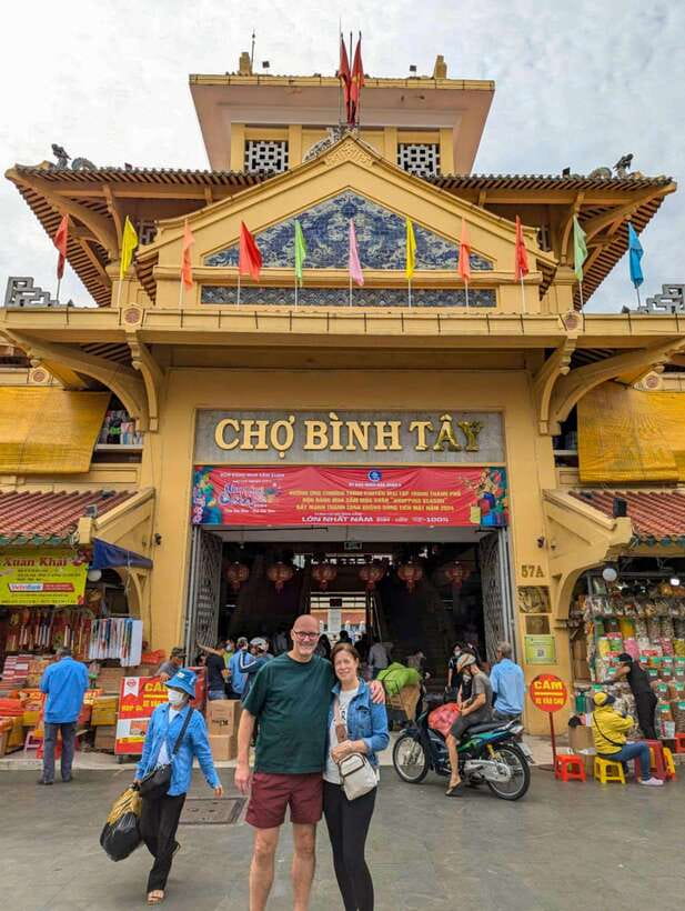 Ho Chi Minh City: Half-day Cyclo Journey Through Chinatown - Hải Thượng Lãn Ông street walk: reading the neighborhood up close