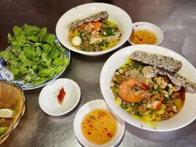 Ho Chi Minh City: Hidden Gems Street Food Walking Tour - Starting at Thích Quảng Đức and setting the night up right