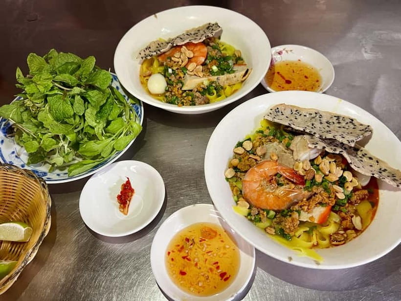 Ho Chi Minh City: Hidden Gems Street Food Walking Tour - Starting at Thích Quảng Đức and setting the night up right