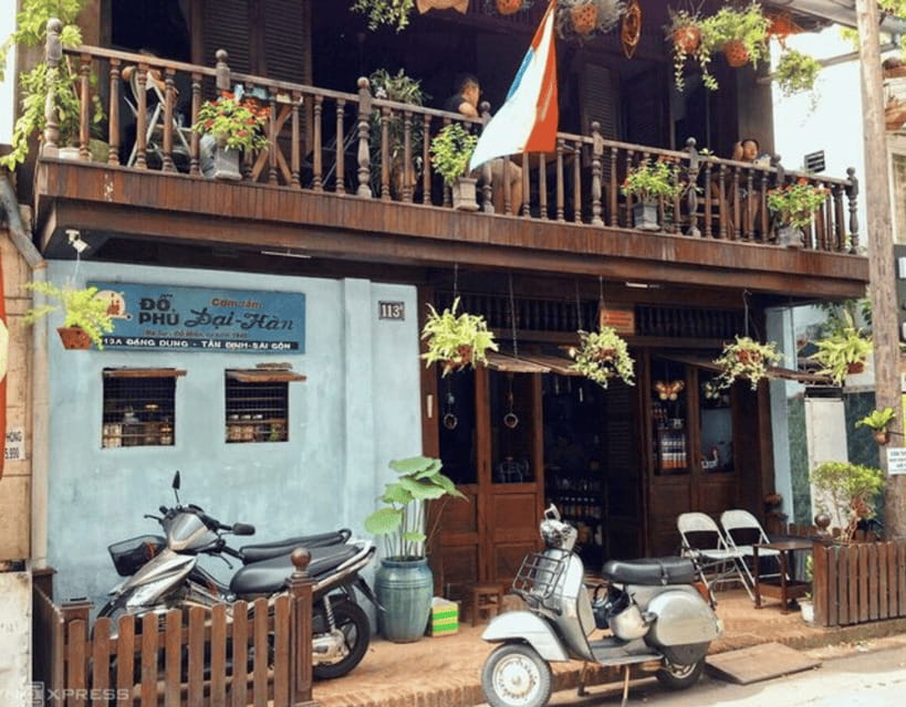 Ho Chi Minh City: Historical Journey Guided Tour in Saigon - Language and guide format: live English or Japanese support