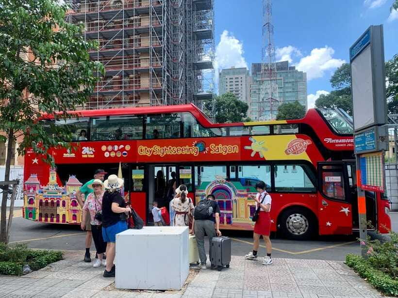 Ho Chi Minh City: Hop-On Hop-Off Bus Tour by Vistra - The on-board audio commentary: how to use it well