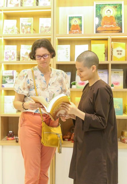 Ho Chi Minh City - Meditation retreat - 2 days 1 night - Day 1, step by step: from vegetarian lunch to chanting at night
