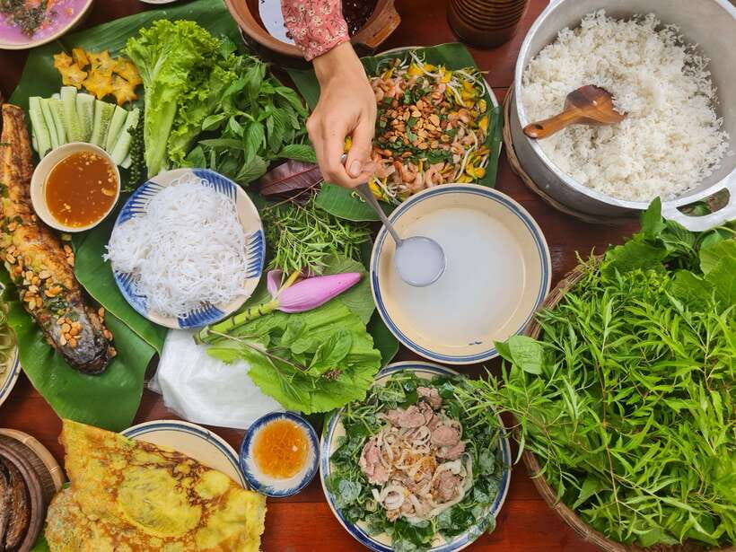 Ho Chi Minh City: Mekong Delta Day Trip with Lunch & Drinks - Basa Fish Farming, Sugarcane Juice, and Coconut Candy Taste Tests