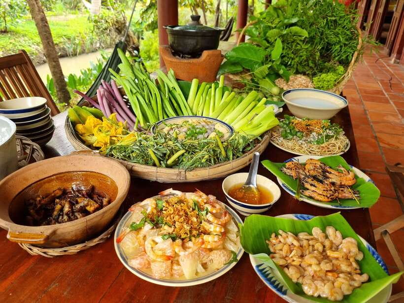 Ho Chi Minh City: Mekong Delta Day Trip with Lunch & Drinks - Lunch in the Mekong Delta: 4–5 Dishes and Coconut Drinks