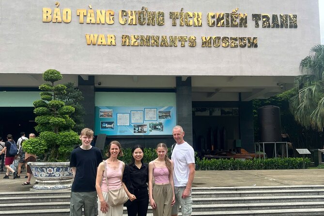 Ho Chi Minh city private tour guide - Ben Thanh Market: A Quick Taste of District 1 Life
