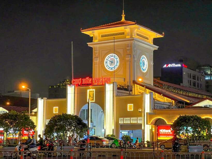 Ho Chi Minh City: Shopping Tour with Local Guide - Saigon Square 1 (45 minutes): more modern shopping, same helpful pacing