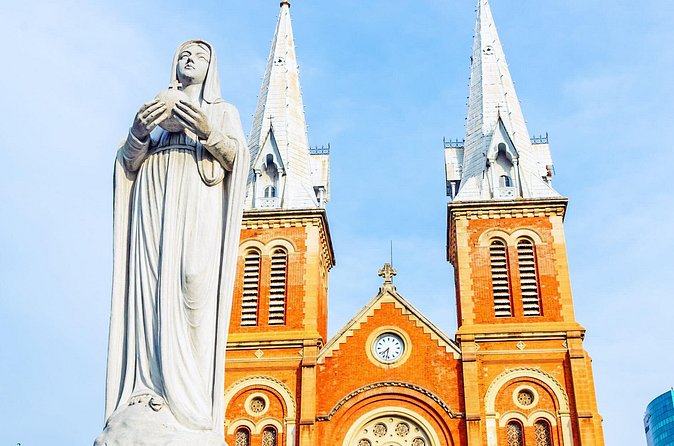 Ho Chi Minh City Shore Excursion: Private City Tour Including Cyclo Ride - Saigon Shopping at Ben Thanh Market: Bargain Time Without the Stress