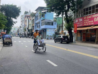 Ho Chi Minh City Sightseeing Panoramic Cycling Tour By Cyclo - Independence Palace and City Hall: French Colonial Looks in Real Life