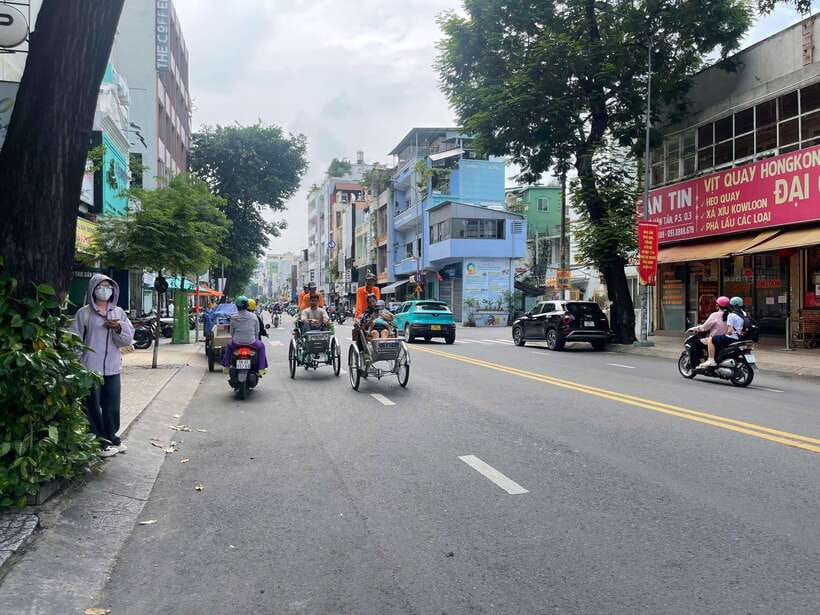 Ho Chi Minh City Sightseeing Panoramic Cycling Tour By Cyclo - Chinatown by Cyclo: Chinese Pagoda and Local Market Time