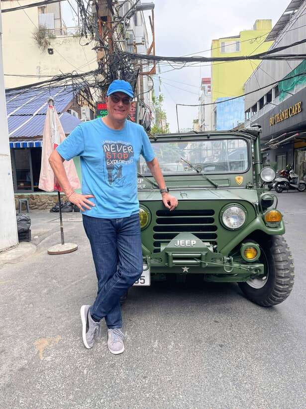 Ho Chi Minh City Street Food Private Tour By U.S.A Army Jeep - Nguyen Hue Walking Street: Your First Real Taste of Saigon