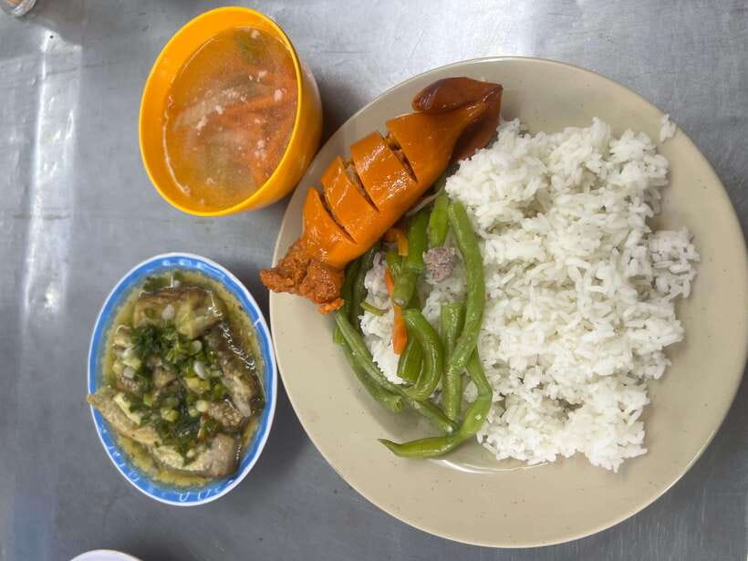 Ho Chi Minh City Street Food Private Tour With Female Guide - Your 4-hour flow: from pickup to spring-roll and pizza sampling