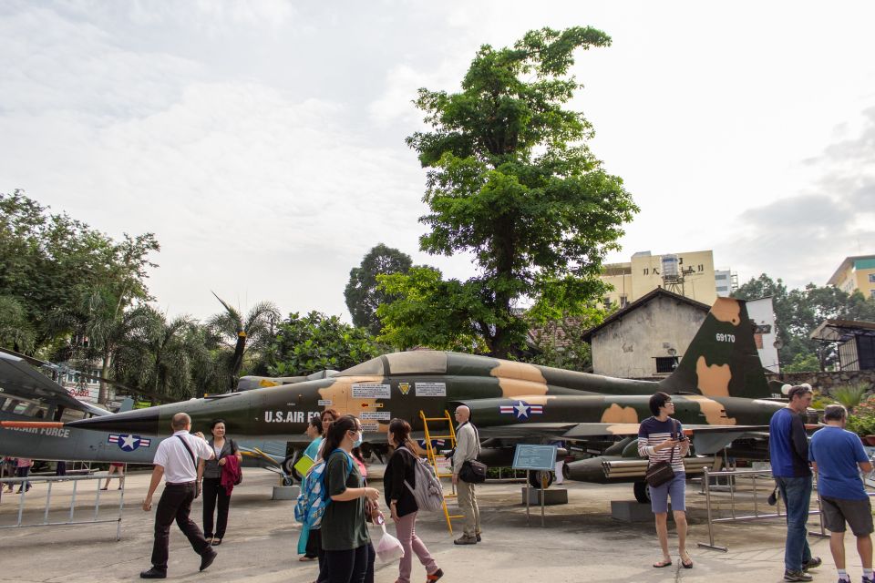 Ho Chi Minh: Customize Your HCMC Tour: English or German - Stop by stop: what each attraction feels like (and what to watch for)