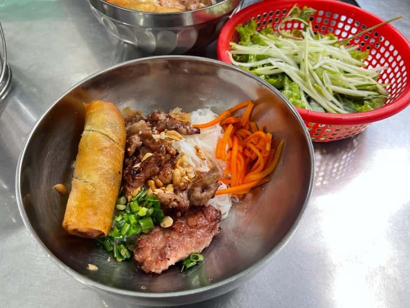 Ho Chi Minh: Original Walking Street Food Tour with Foodies - The 210-minute rhythm: how the 2.5 km walk stays easy