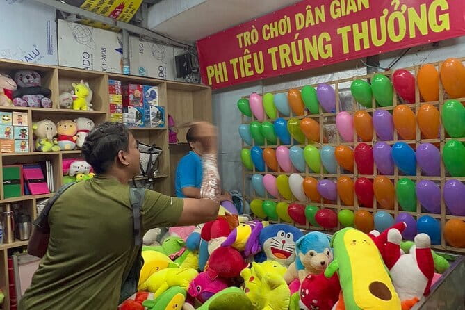 Ho Chi Minh Street Food & City Sights with LGBT Student Pride - The street food circuit: 5 districts, 8–10 tastings, and real ordering know-how