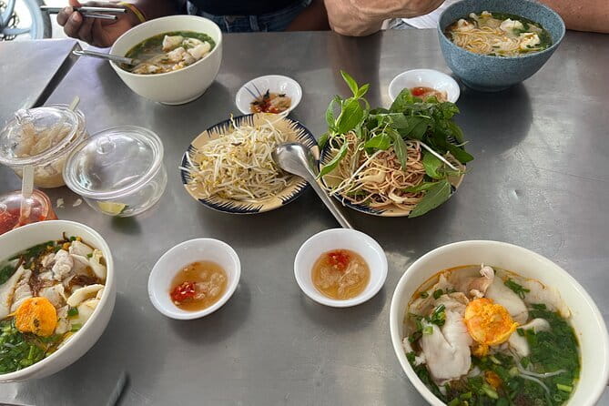 Ho Chi Minh Street Food & City Sights with Local Female Guide - The food plan: 2.5 hours of local bites, not a vending machine tour