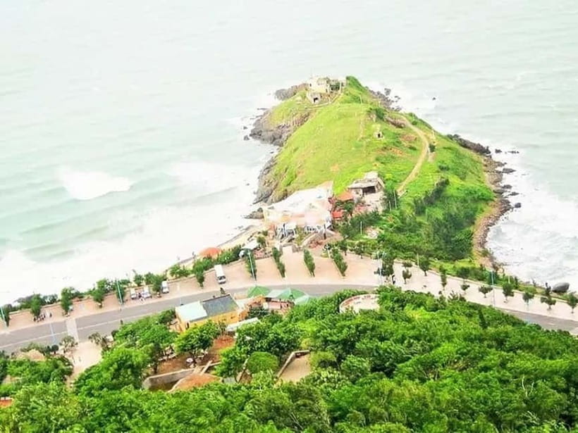 Ho Chi Minh: Vung Tau 1-Day Tour with Christ Statue & Lunch - Nghinh Phong Cape: The Viewpoint Gate for Sea-Focused Photos