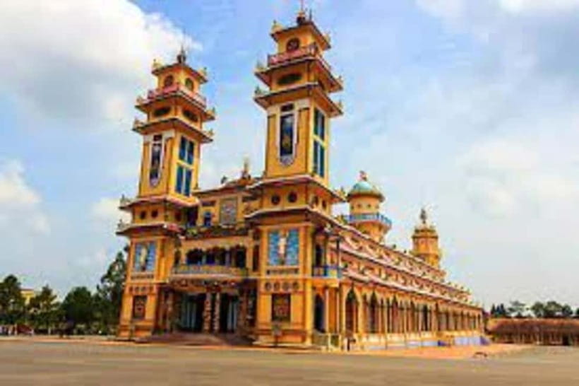 Ho Chi Minh:Small Group Black Virgin Mountain,Cao Dai Temple - Language and group setup: a real thing to check before you go