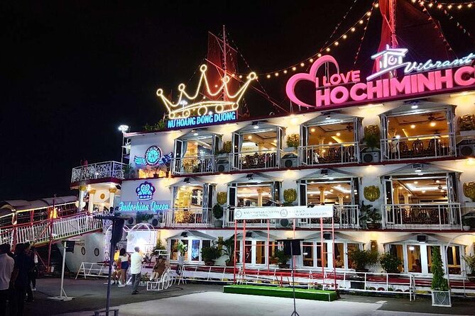 Indochina Queen Dinner Cruise on Saigon River - Staff, Service, and the Crowd Factor on a Boat With Up to 100 People