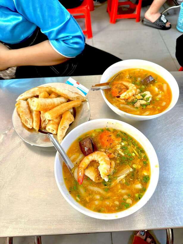 KISSTOUR | Motorbike Food Tour Female Drivers in Ho Chi Minh - What you’ll eat (and why this menu works)