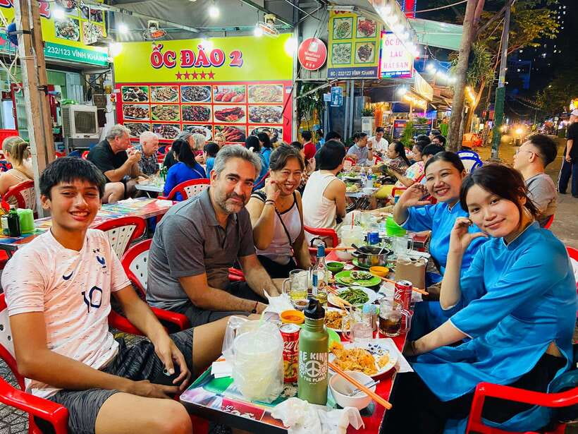 KISSTOUR | Motorbike Food Tour Female Drivers in Ho Chi Minh - Safety and comfort tips for the back seat
