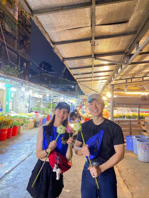 KISSTOUR| Saigon By Night & Street Food Tour on Motorbike - War-era old apartments and the 24-hour flower market