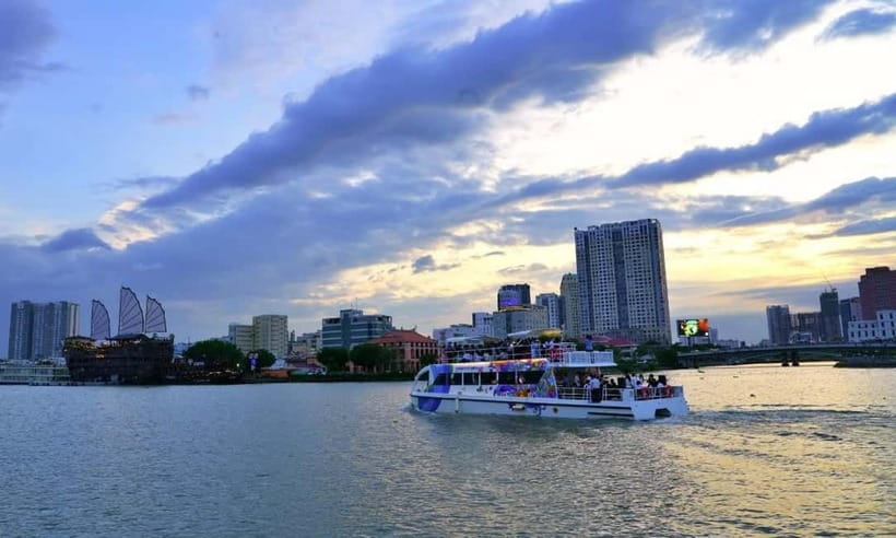 Lively Saigon River Sightseeing Cruise + Guided Walking Tour - Nguyen Hue stories, then Bạch Đằng photos before you reach the water