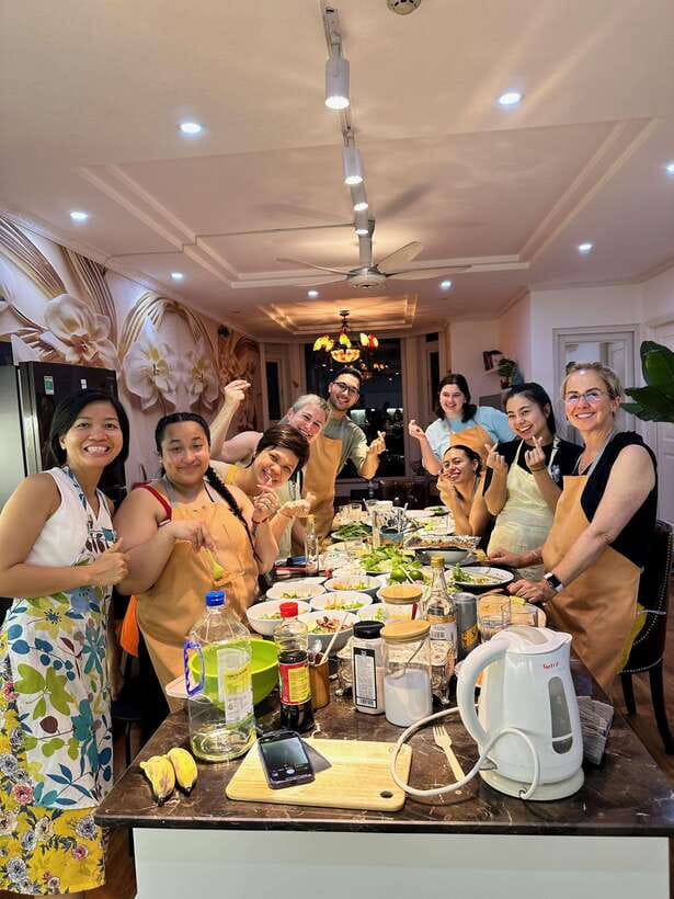 Mama Lan's Home Cooking Class with 30+ Years of Experience - Mama Lan’s home kitchen: what the setting really feels like