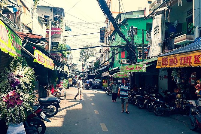 Morning Saigon Unseen+Street Food Tour with Ao Dai Riders Option - District 5 and Ba Thien Hau Pagoda: Chinese Heritage With Age